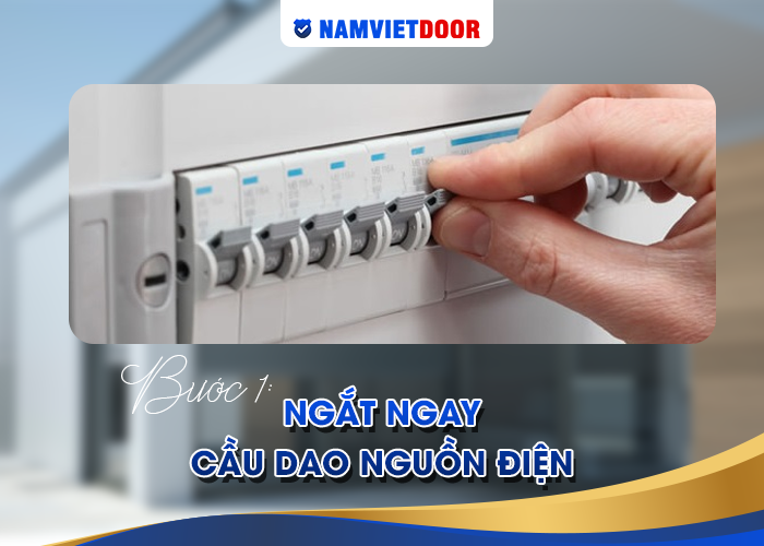 bạn n&ecirc;n lập tức ngắt cầu dao &dstrok;iện ngay khi ph&aacute;t hiện cửa cuốn gặp vấn &dstrok;ề