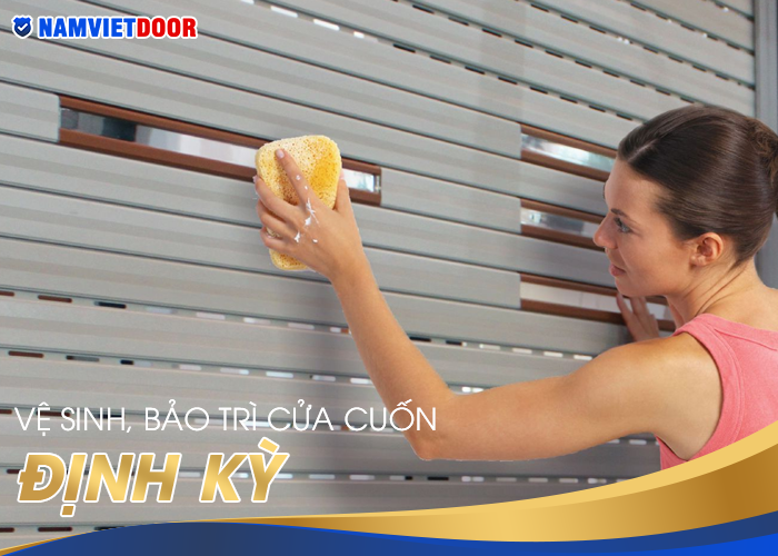 Vệ sinh, bảo tr&igrave; cửa cuốn &dstrok;ịnh kỳ c&utilde;ng l&agrave; một c&aacute;ch gi&uacute;p tiết kiệm chi ph&iacute;