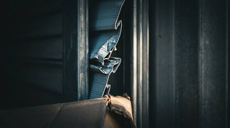 Nguyên Nhân Nào Khiến Cửa Cuốn Bị Sập Trượt Hành Trình, Đứt Nan?